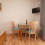 公寓 1099 *
