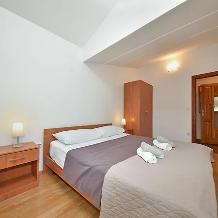 Romano 1099 Apartment